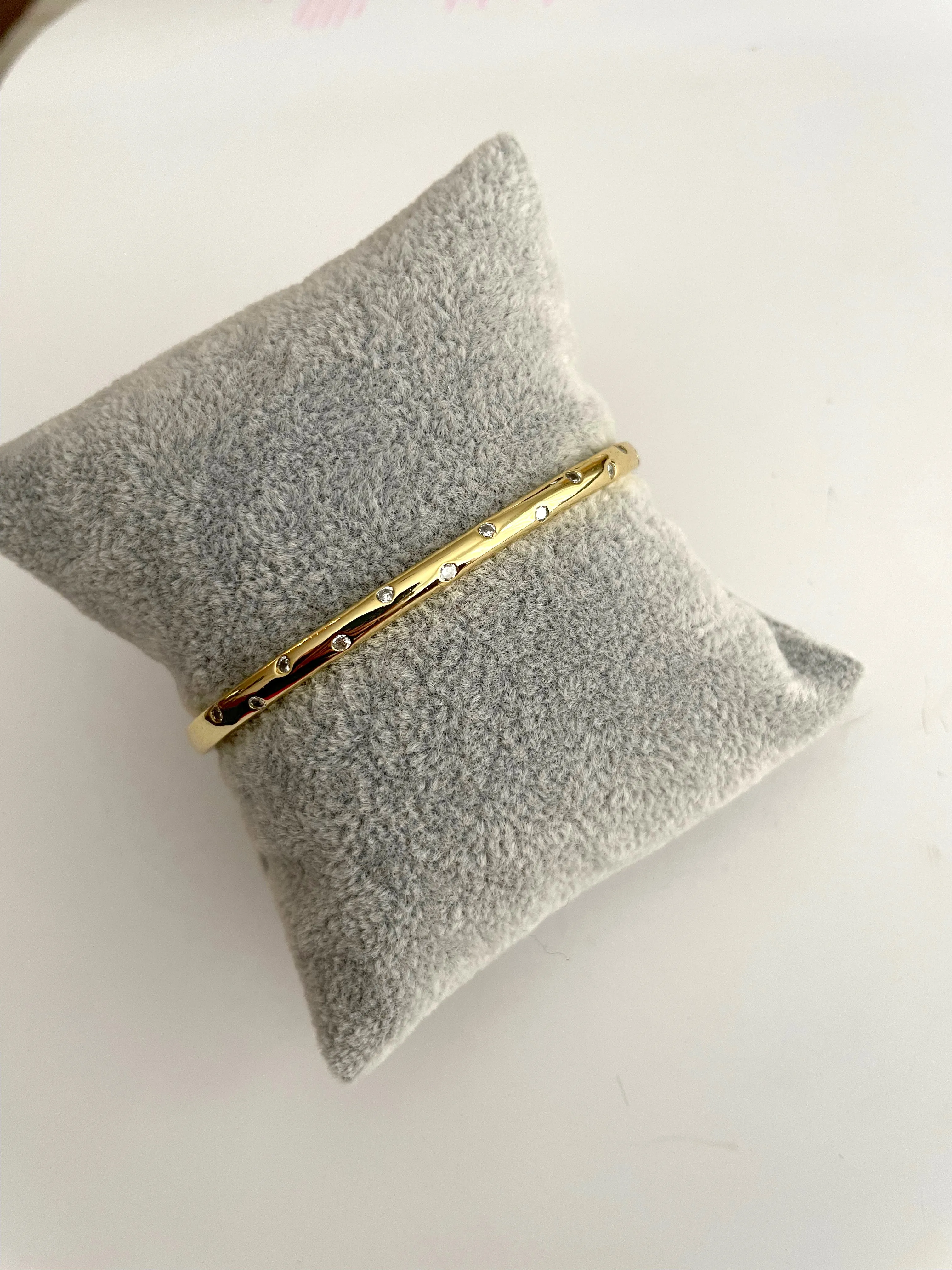 Arlo zirconia gold bangle