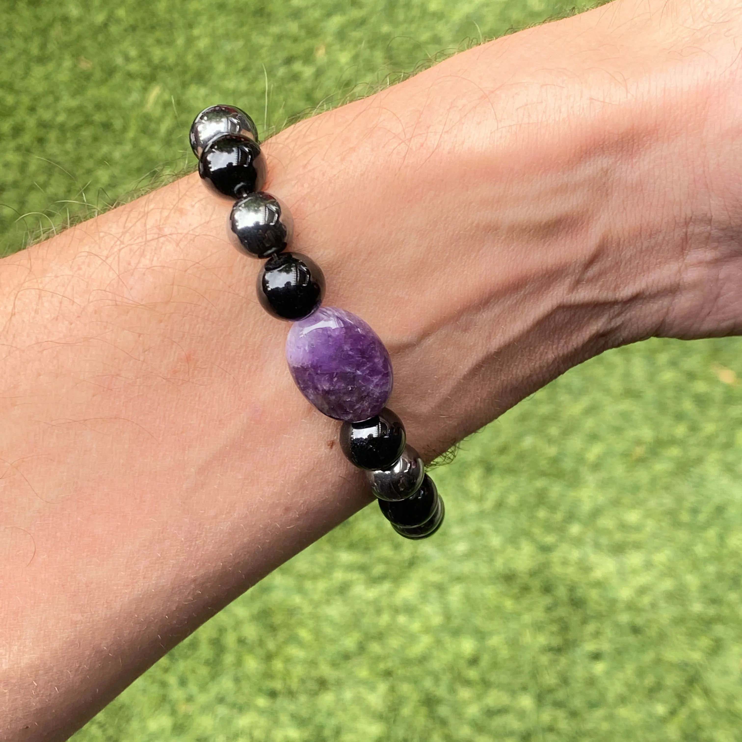 Hematite, Onyx, Amethyst, Howlite Gemstone Skull Stretch Bracelet