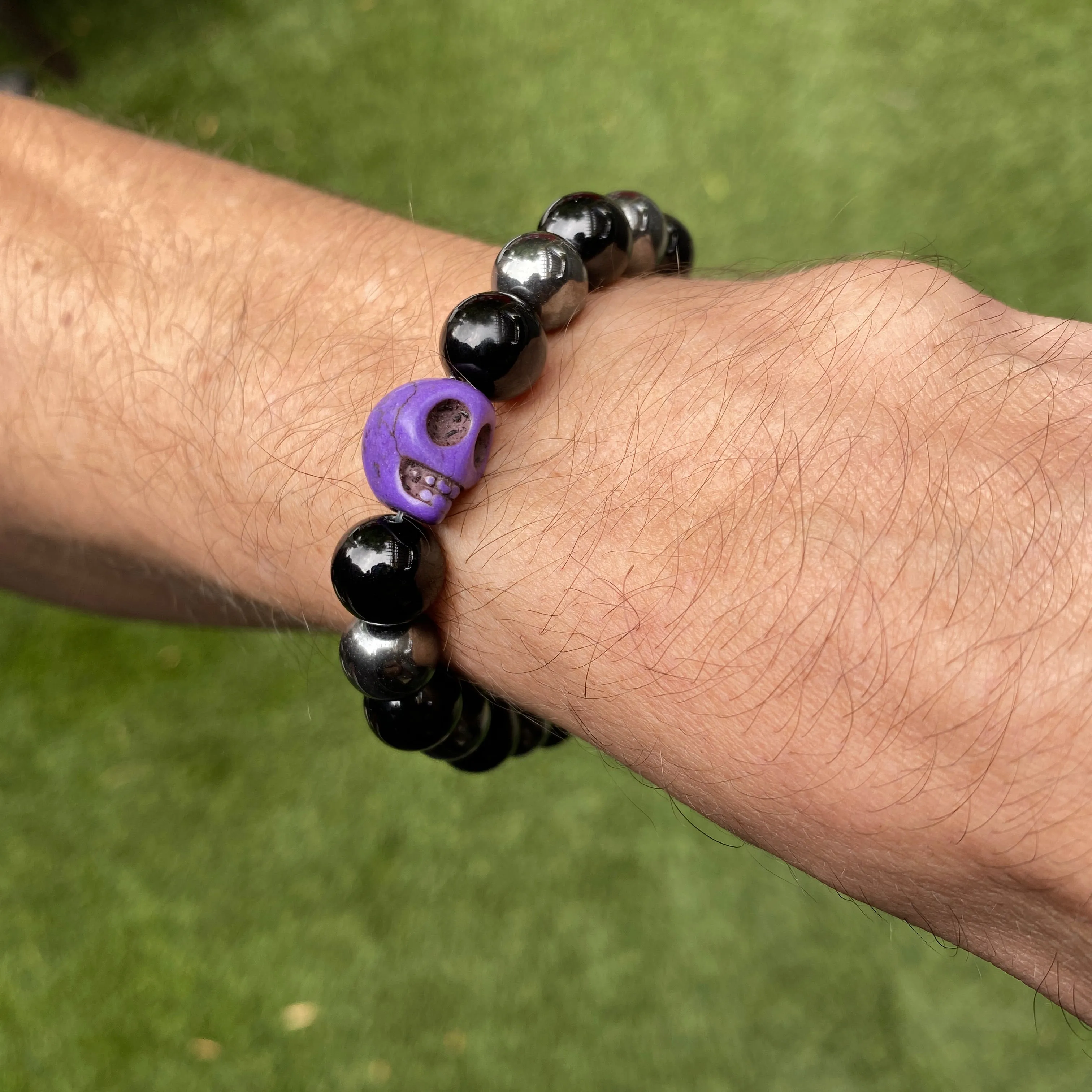 Hematite, Onyx, Amethyst, Howlite Gemstone Skull Stretch Bracelet