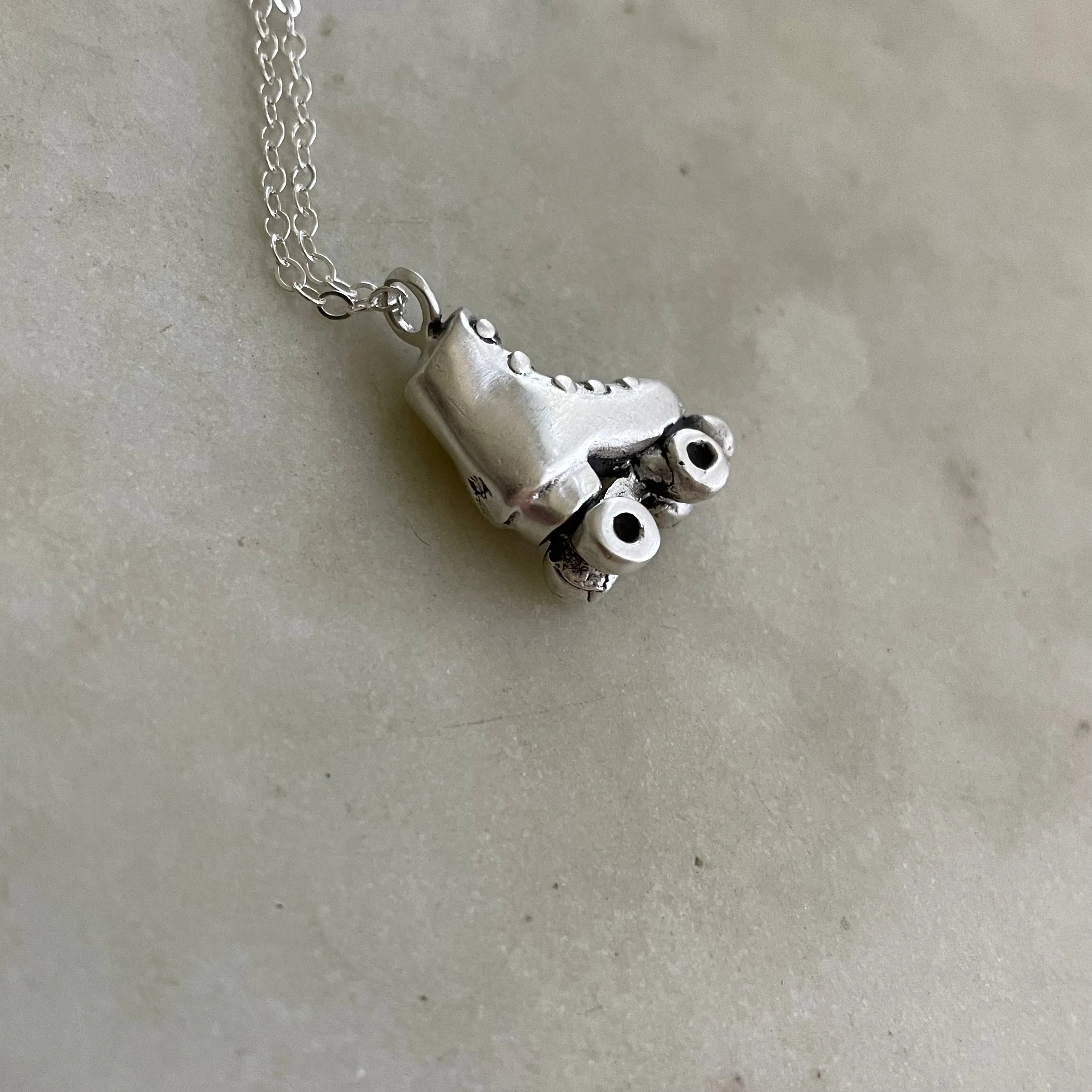 ROLLER SKATE PENDANT