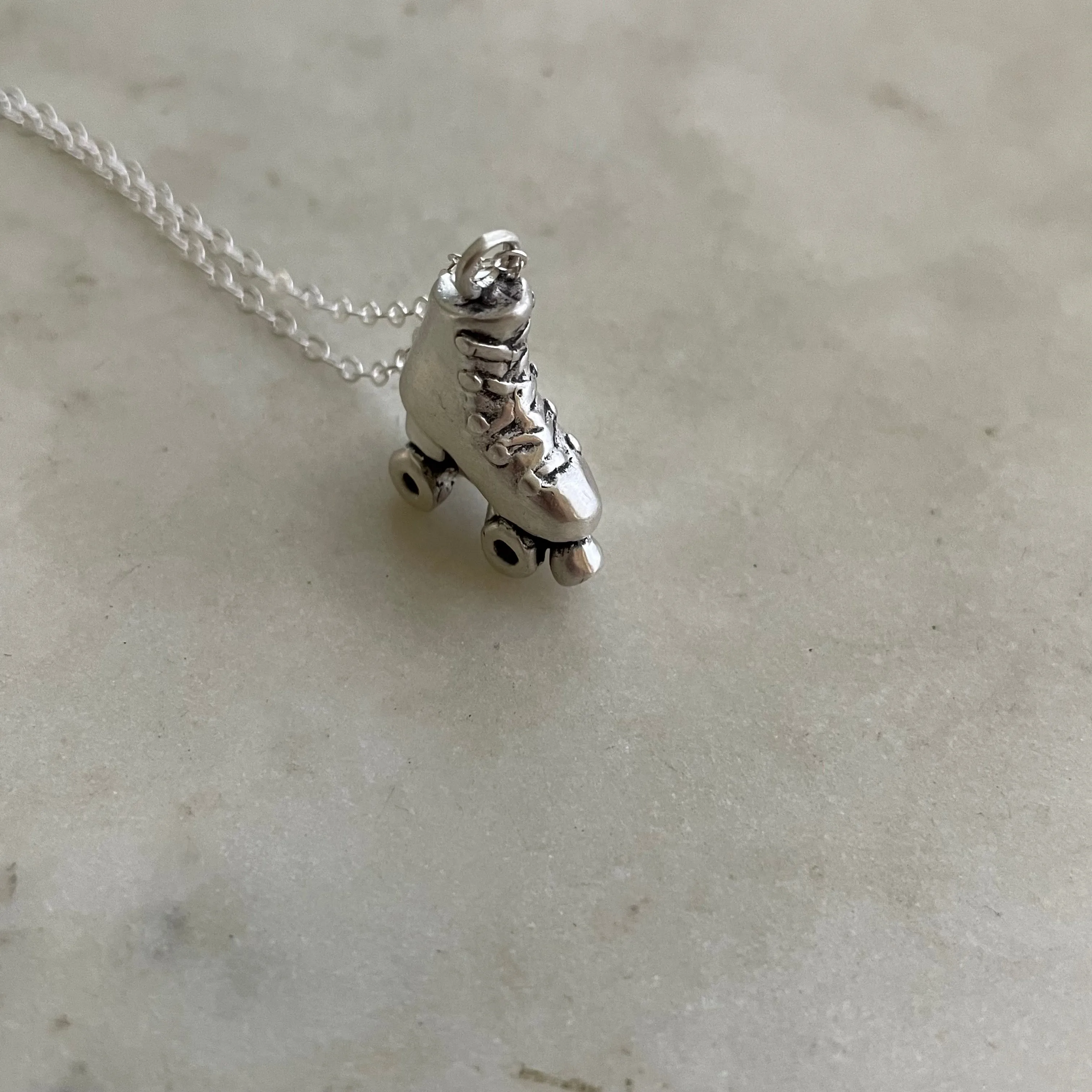 ROLLER SKATE PENDANT