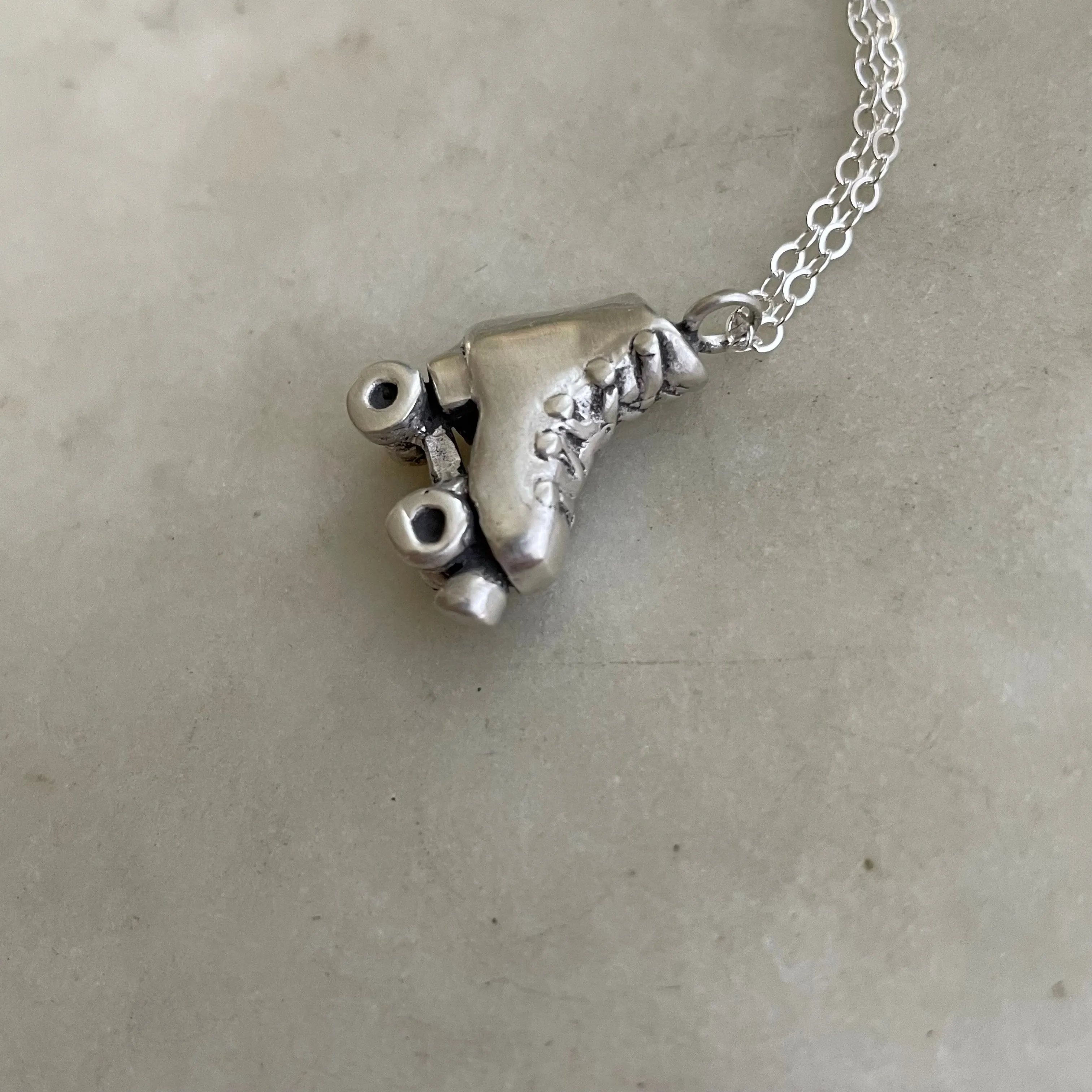 ROLLER SKATE PENDANT